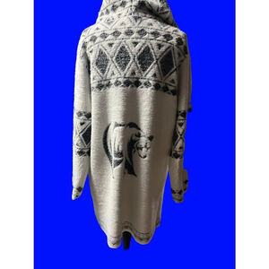 nwt dressy western hooded sweater bear pattern white by Venario womens hoodie